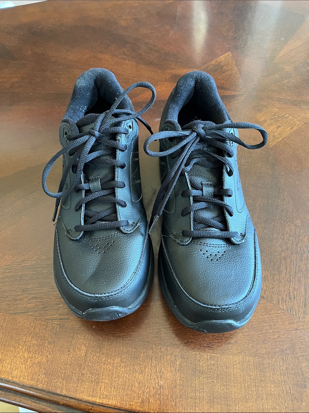 New Balance men’s tennis shoes